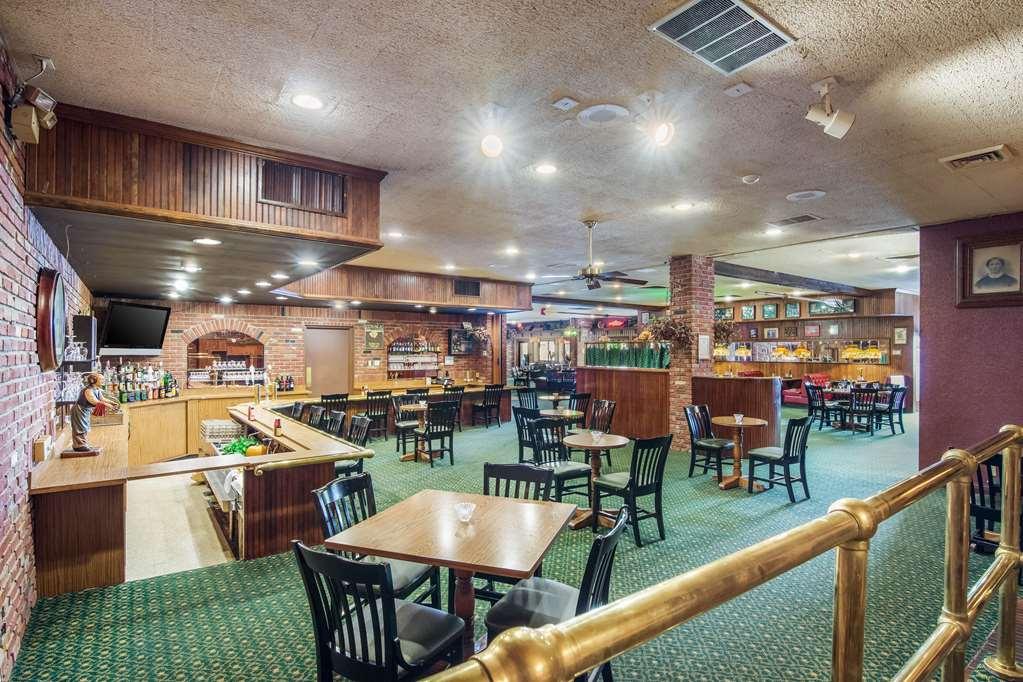 Clarion Inn - Airport University Ithaca Restaurant bilde